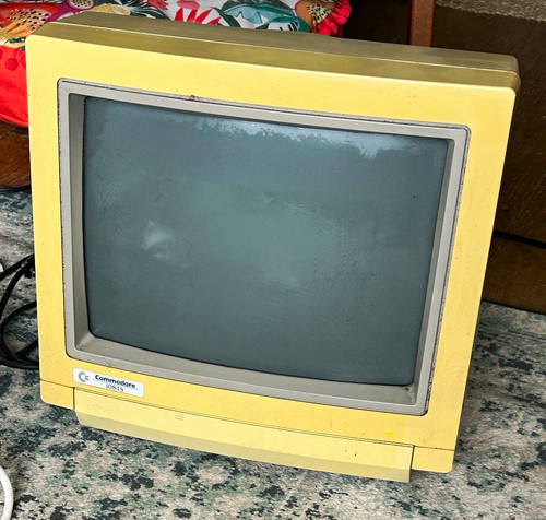 Commodore 1084s colour - colour, crt