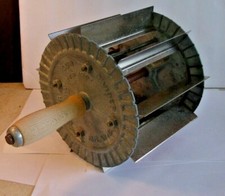 Antique MILLER BUN DIVIDER