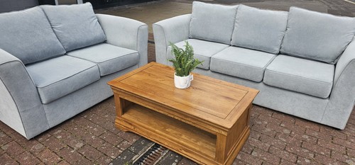 Immaculate seater sofas - 3+2,