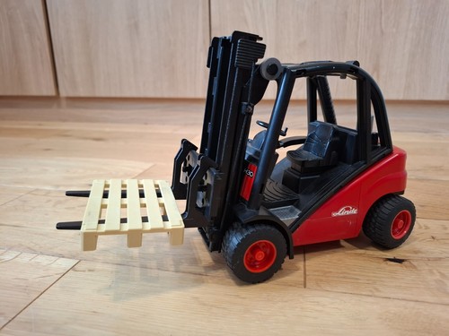 Linde bruder forklift with - bruder,