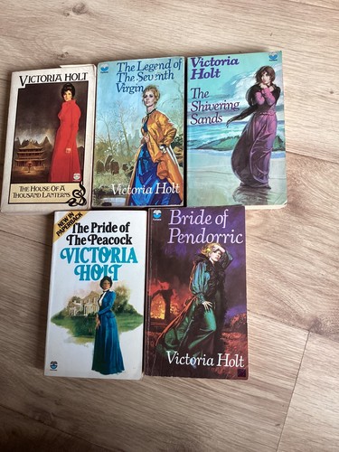 Old books bundle victoria holt - books,