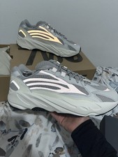 Adidas Yeezy 700 Boost V2