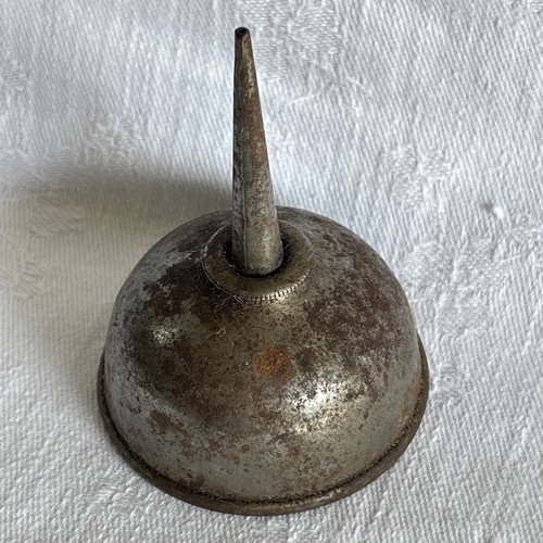 Vintage small metal oil - small,