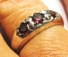 STERLING SILVER  OLD VINTAGE 3 STONE GARNET GYPSY STYLE RING SIZE T