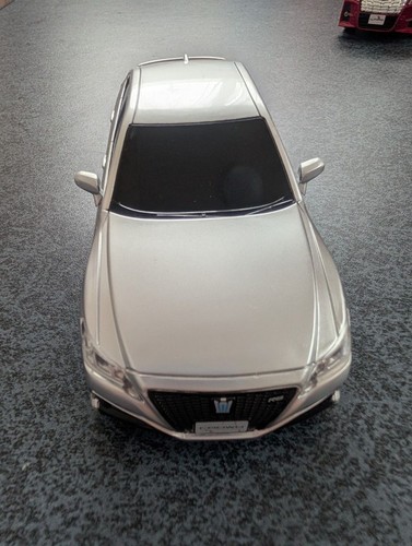 Toyota crown color - rs, sample