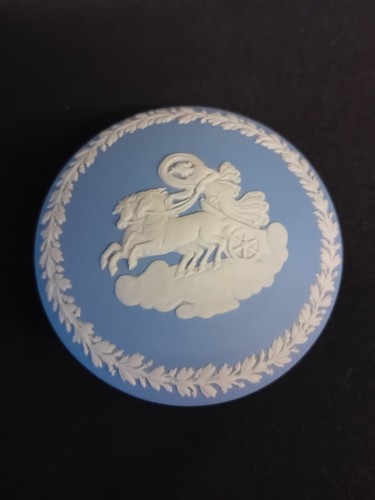 Wedgewood jasperware chariot - *wedgewood,