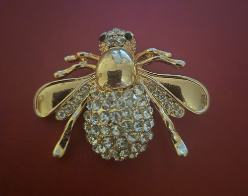 Gold tone bee brooch with - bee,