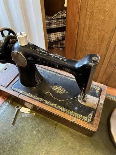 Singer vintage sewing machine - vintage,