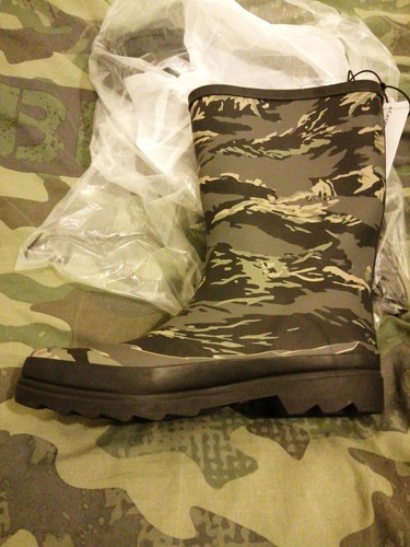 Camouflage wellington boots