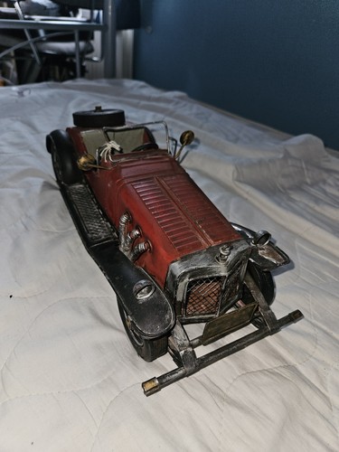 Vintage tin metal car - metal,