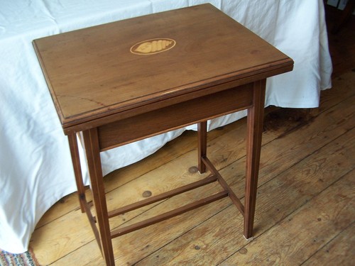 Vintage games table turn and - table,