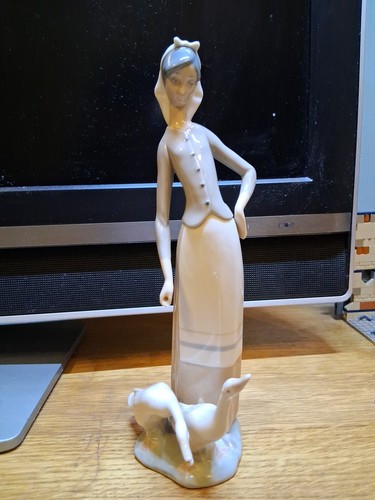 Lladro girl with geese - lladro,