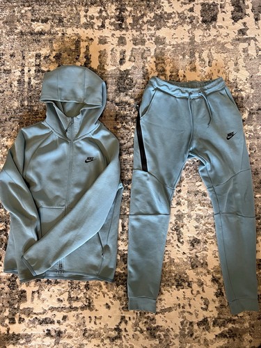 Baby blue nike tech - blue”,