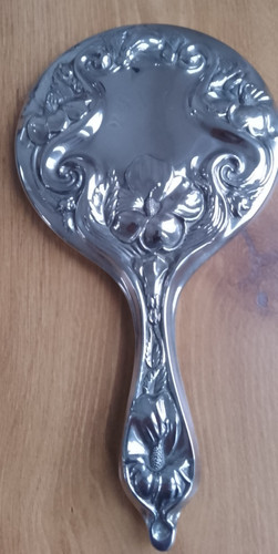 Stunning white metal art - stunning,