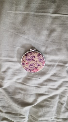 Padded compact mirror with