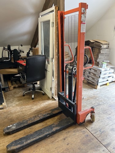 Manual hydraulic stacker - manual,