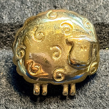 VINTAGE AVON ‘SALLY THE SHEEP’ GOLD TONE/PLATED BROOCH PIN NO MARKING