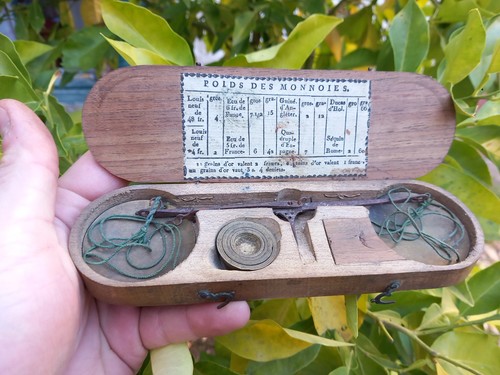 Box weight scale - weight, coin