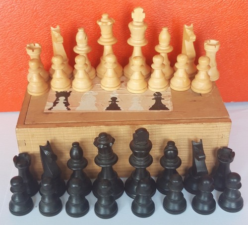 Staunton boxwood chess set - staunton,