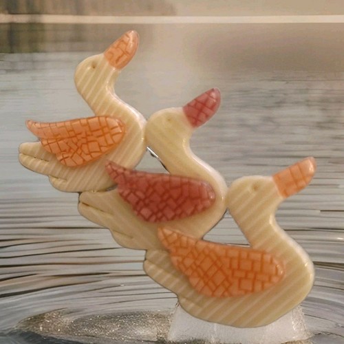 Lea stein genuine brooch - ,