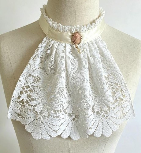 Cream heavy lace jabot - heavy,