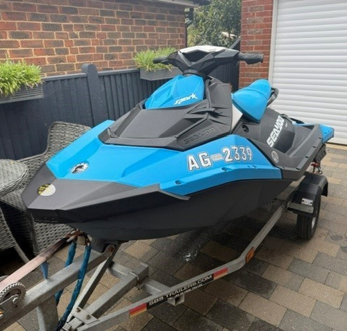 Seadoo spark 2up only hours - 8,