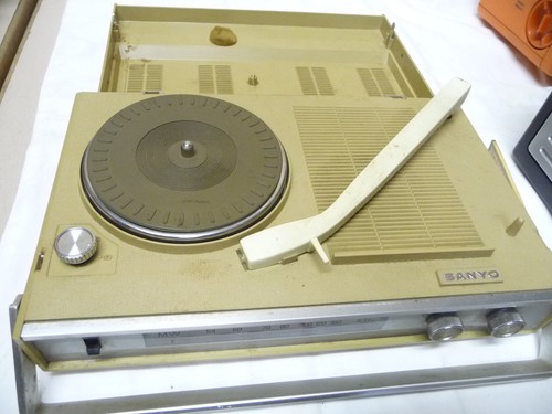8049 old record player - old,