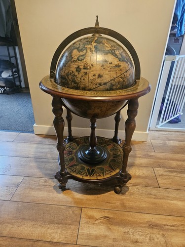 Vintage wine bar - bar, globe