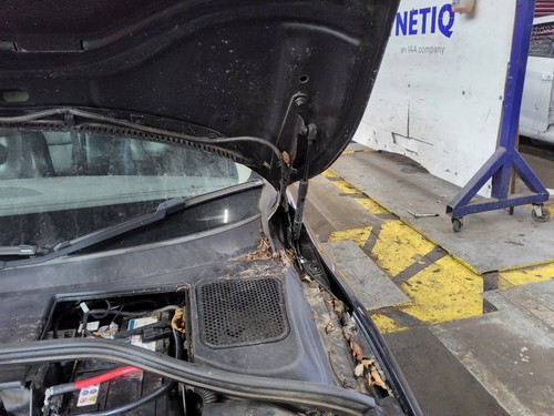 Bonnet hinge volvo v60 - hinge,