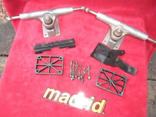 Vintage 1980 skateboard trucks - skateboard,