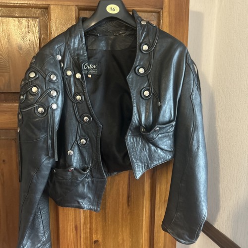 Vintage 1980 black real - vintage,