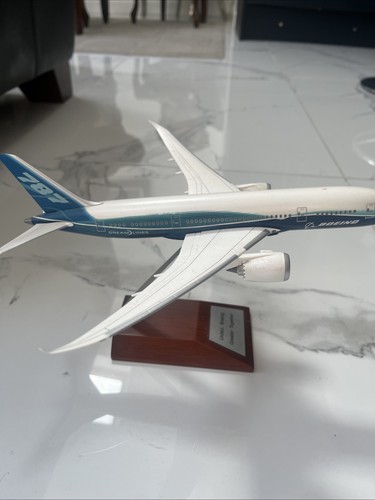 Boeing 787 dreamliner model - 787-8,