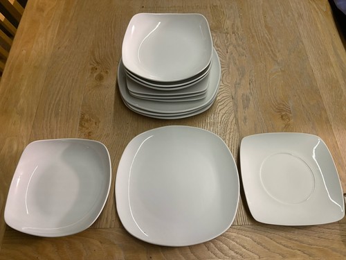Set white plates and - of, 12
