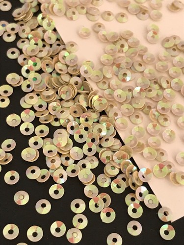 Sequins 3mm champagne - sequins,