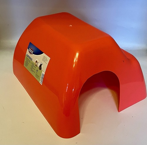 Red large trixie plastic house - large,