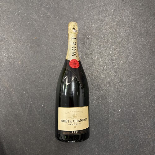 Large moët chandon - &,