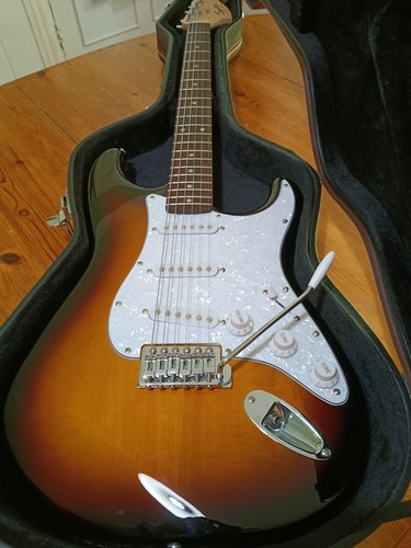 Squier fender stratocaster - fender,