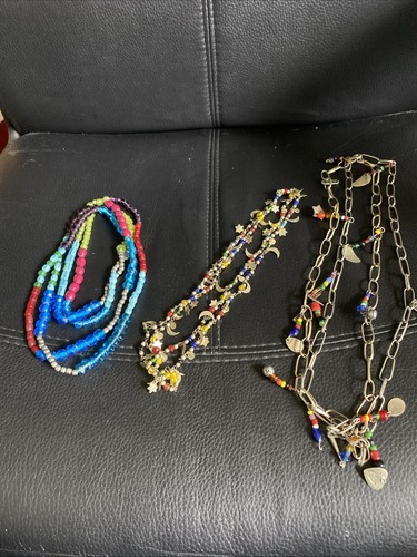 Trio costume jewellery - of,