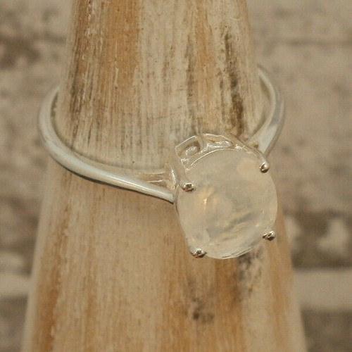 Extra fine faceted - fine, oval