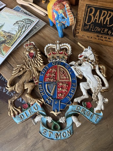 Large royal coat arms metal - royal,