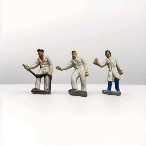 Corgi toys figures - figures, garage