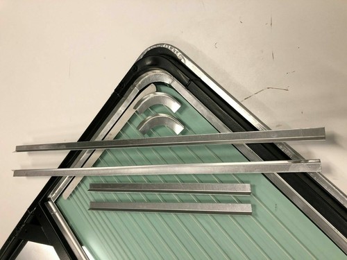 Rear door glazing - rear,