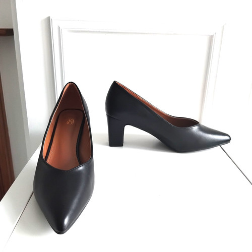 Black faux leather - chunky, heel
