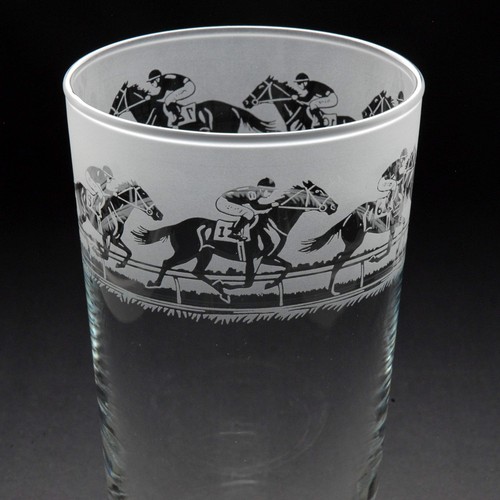 Horse racing pint glass hand - horse,