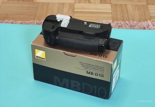 Nikon d10 battery grip - mb-d10,