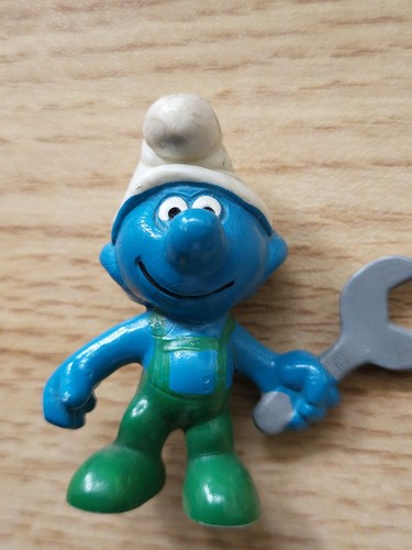 Vintage peyo smurf figure - smurf,