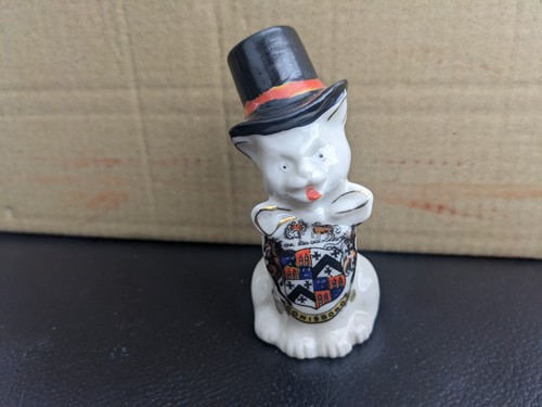 Conisbrough crested china cat - conisbrough,