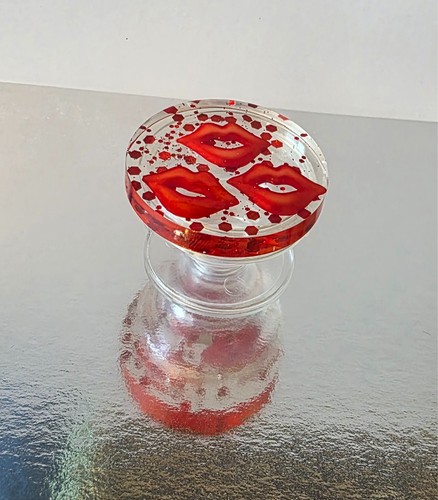 Red lips phone holder popup - phone,