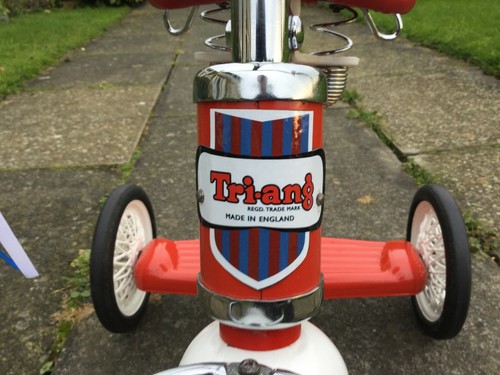 Triang tri ang - logo, shield