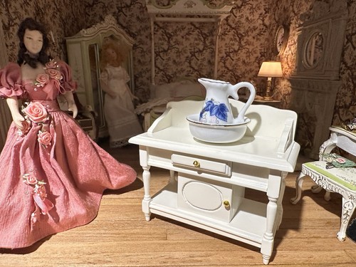 Dolls house white wash - white, stand